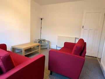 4 bedroom private hall to rent