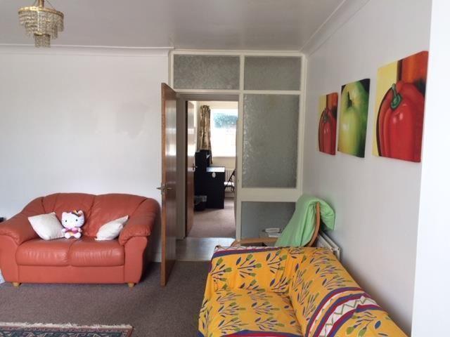 4 bedroom private hall to rent
