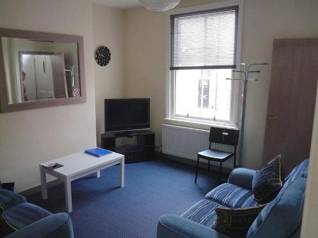 4 bedroom private hall to rent