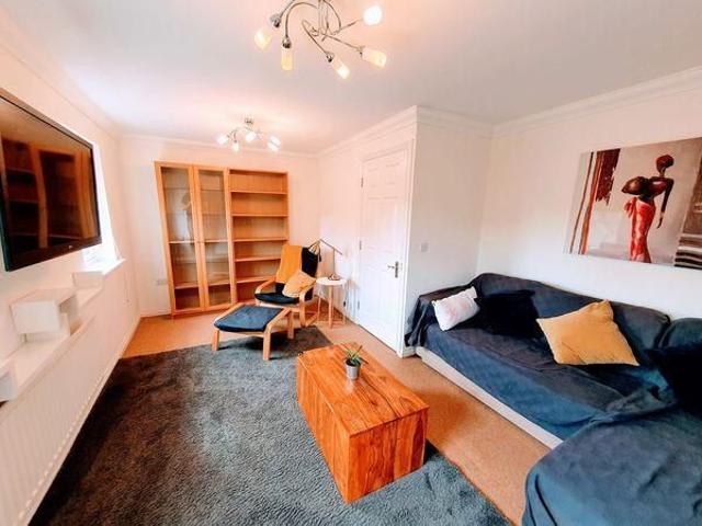 4 bedroom private hall to rent