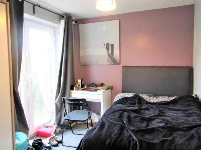 4 bedroom private hall to rent