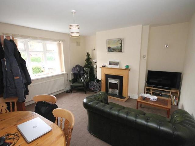 4 bedroom private hall to rent