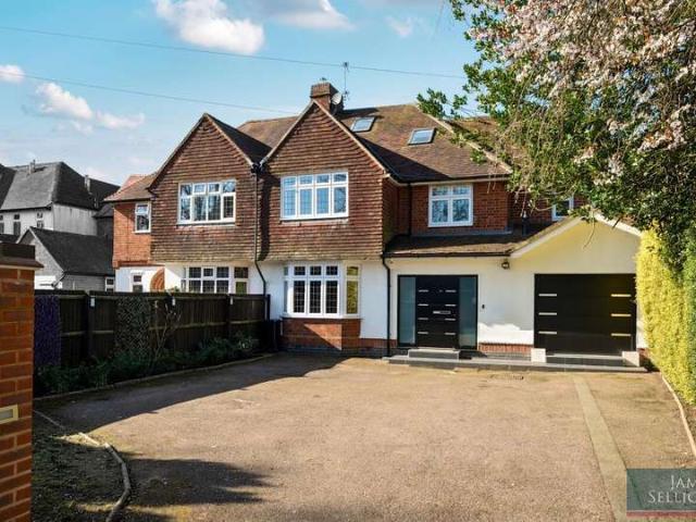 4 Bedroom Semi Detached House