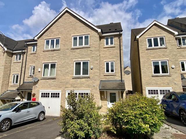4 Bedroom Property For Rent Axminster Drive Bailiff Bridge, Brighouse