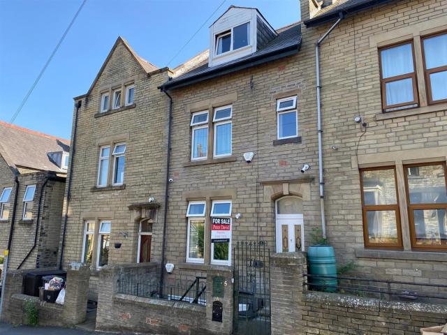 4 Bedroom Property For Rent High Street, Brighouse
