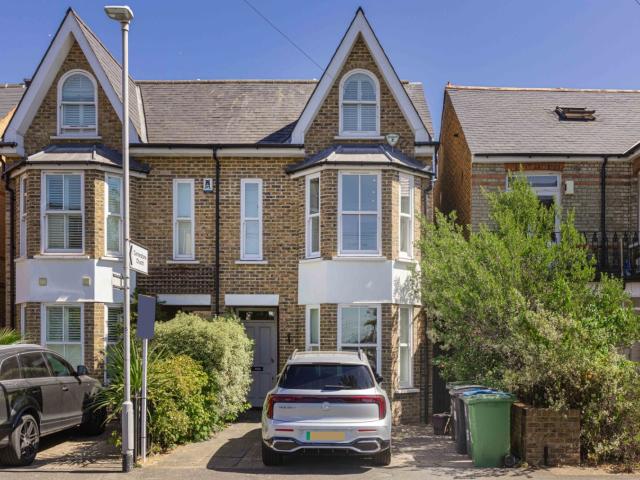 4 bedroom property in Clifton Road, Kingston Upon Thames, Surrey, KT2 £4,500 pcm | Chestertons