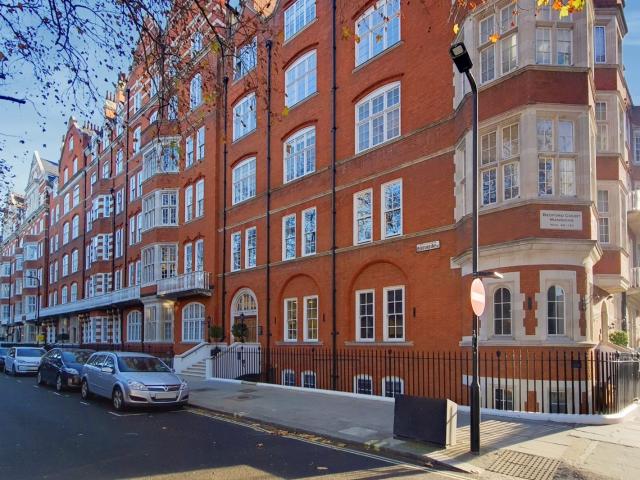 4 bedroom property in Bedford Court Mansions, Bedford Avenue, Bloomsbury, London, WC1B £5,900 pcm | Chestertons