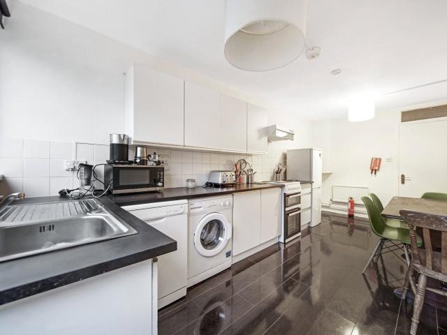 4 bedroom property in Delhi Street, Kings Cross, Islington, London, N1 £5,300 pcm | Chestertons