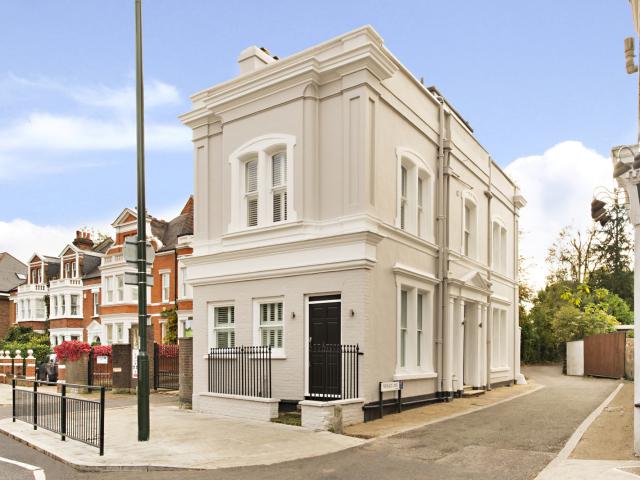 4 bedroom property in Friars Stile Road, Richmond, Surrey, TW10 £9,500 pcm | Chestertons