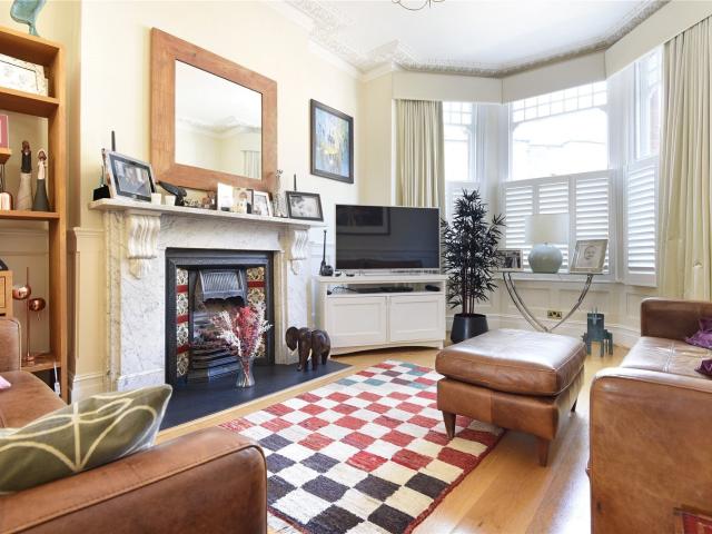 4 bedroom property in Kelross Road, Islington, London, N5 £7,000 pcm | Chestertons