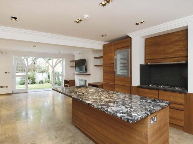 4 bedroom property in Hamilton Gardens, St. John's Wood, London, NW8 £25,000 pcm | Chestertons