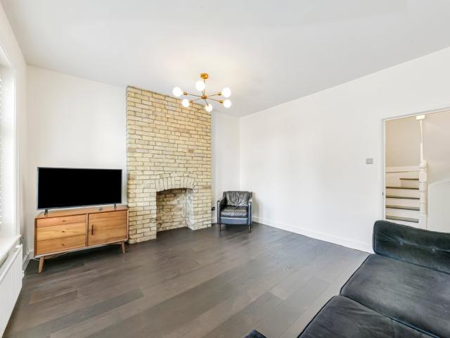 4 bedroom property in Heath Street, London, NW3 £6,250 pcm | Chestertons
