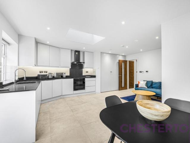 4 bedroom property in Hesperus Crescent, London, E14 £4,000 pcm | Chestertons