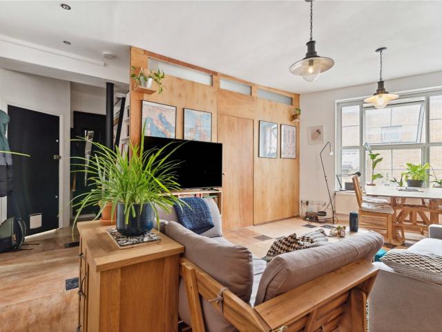 4 bedroom property in John Campbell Road, London, N16 £5,000 pcm | Chestertons