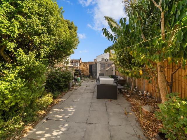 4 bedroom property in Langthorne Street, London, SW6 £5,500 pcm | Chestertons