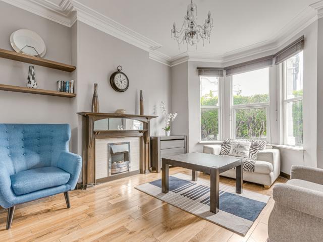 4 bedroom property in Lillie Road, Fulham, London, SW6 £4,250 pcm | Chestertons