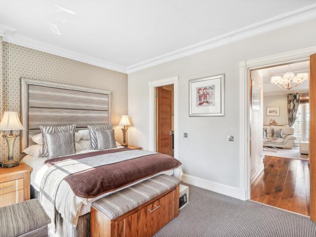 4 bedroom property in Lindsay Square, London, SW1V £6,000 pcm | Chestertons