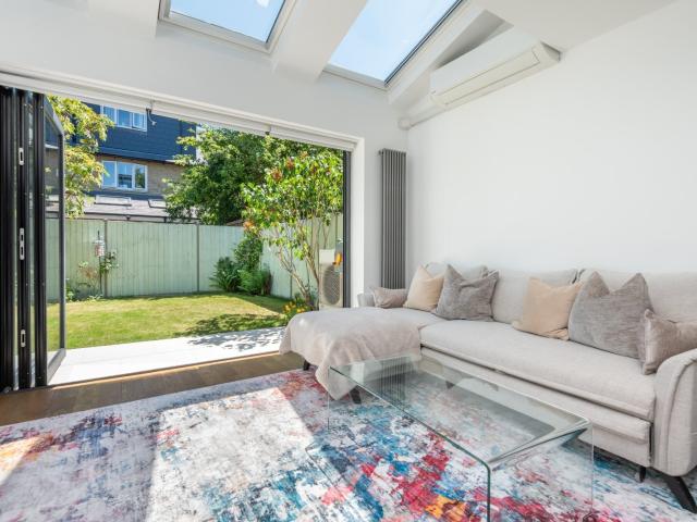 4 bedroom property in Magellan Place, London, E14 £3,999 pcm | Chestertons