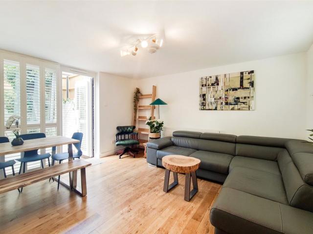 4 bedroom property in Mutton Place, Kentish Town, London, NW1 £5,000 pcm | Chestertons