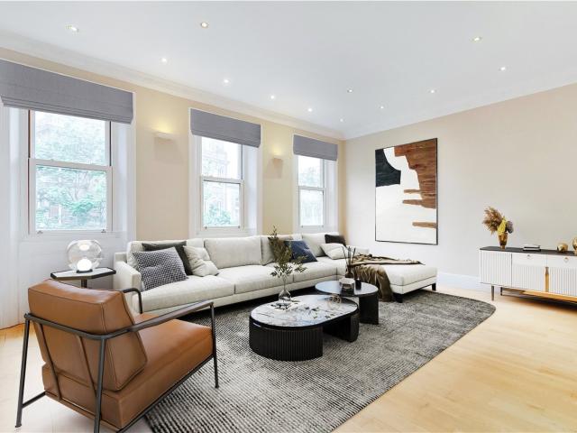 4 bedroom property in Nevern Square, Earls Court, London, SW5 £6,500 pcm | Chestertons