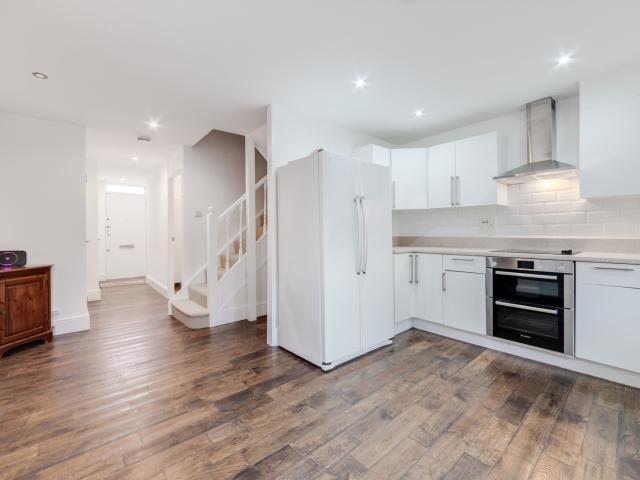 4 bedroom property in Saunders Ness Road, London, E14 £3,250 pcm | Chestertons