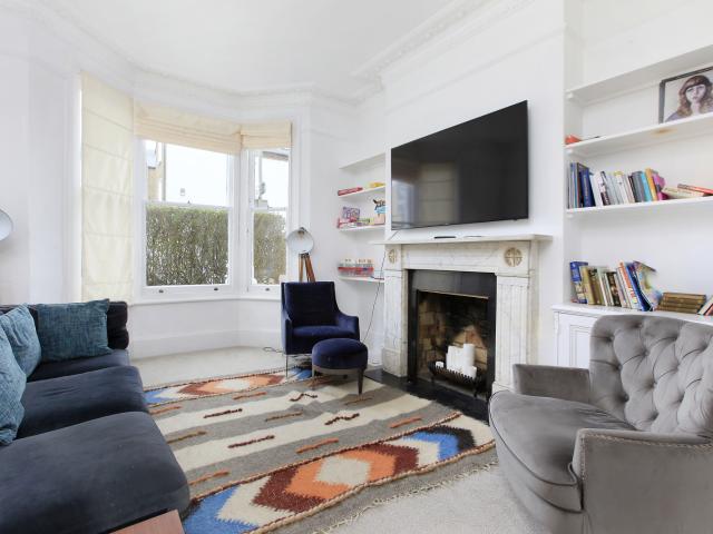 4 bedroom property in Roseneath Road, Battersea, London, SW11 £5,100 pcm | Chestertons