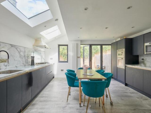4 bedroom property in Waldeck Road, London, W4 £4,500 pcm | Chestertons