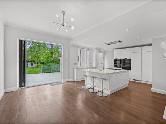 4 bedroom property in Winn Road, London, SE12 £4,000 pcm | Chestertons