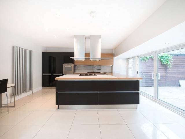 4 bedroom property in Verbena Gardens, Hammersmith, London, W6 £4,500 pcm | Chestertons