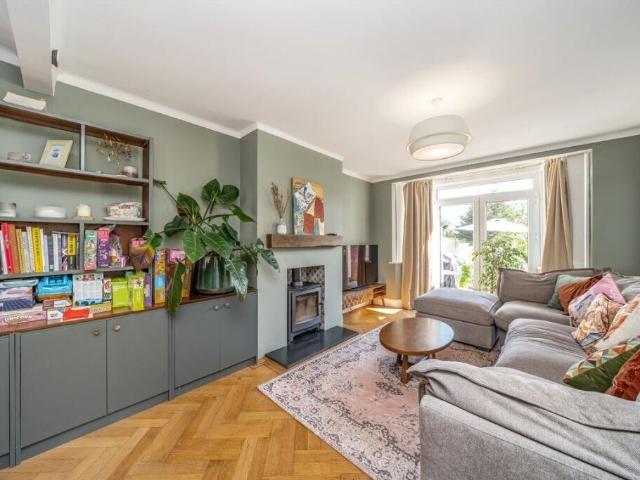 4 bedroom property in Vincent Gardens, London, NW2 £4,100 pcm | Chestertons