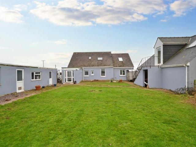 4 bedroom detached bungalow for sale