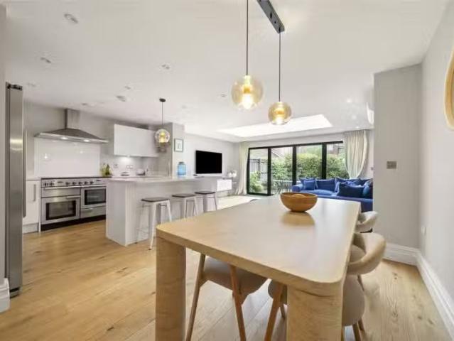 4 bedroom property to let in More Lane, Esher, Surrey, KT10.