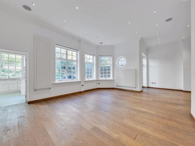 4 bedroom property to let in Bracknell Gardens, London, NW3 £2,515 pw