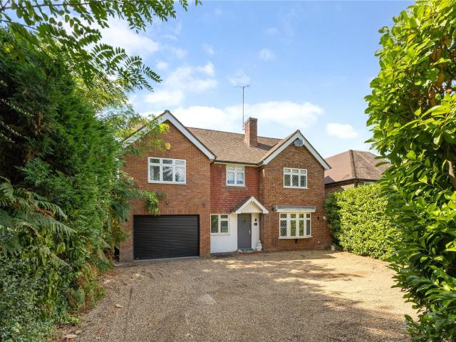4 bedroom property to let in Brooklands Road, Weybridge, Surrey, KT13 £4,350 pcm