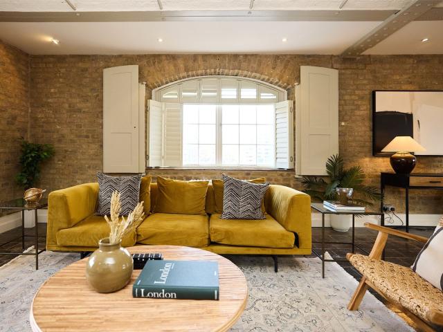 4 bedroom property to let in East Smithfield, Saint Katherine Docks, London, E1W £10,500 pcm