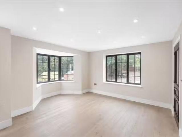 4 bedroom property to let in Hayes Lane, Beckenham, BR3 £4,7.