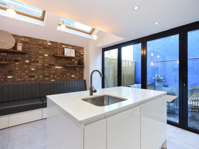 4 bedroom property to let in John Campbell Road, Dalston, N16 £8,000 pcm