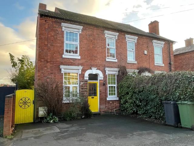 4 bedroom property to let in Kidderminster, Worcestershire £1,400 pcm
