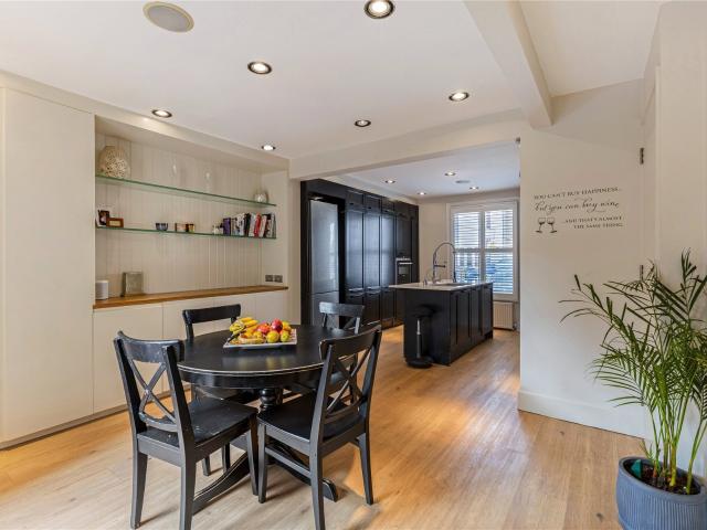 4 bedroom property to let in Knowsley Road, London, SW11 £5,300 pcm
