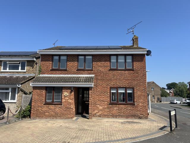 4 bedroom property to let in Petunia Crescent, Springfield, CM1 6YR £2,250 pcm