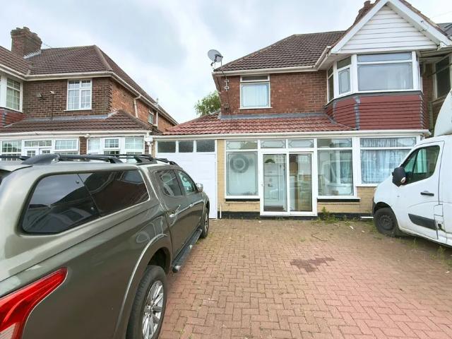 4 bedroom property to let in Primley Avenue, Hodgehill B36 £2,150 pcm