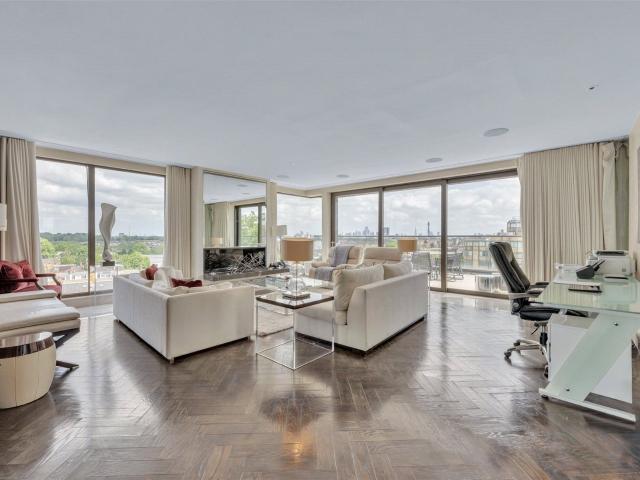 4 bedroom property to let in Queens Court, 4 8 Finchley Road, St John's Wood, NW8 £8,000 pw