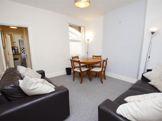 4 bedroom property to let in 167 Warwards Lane £384 pw