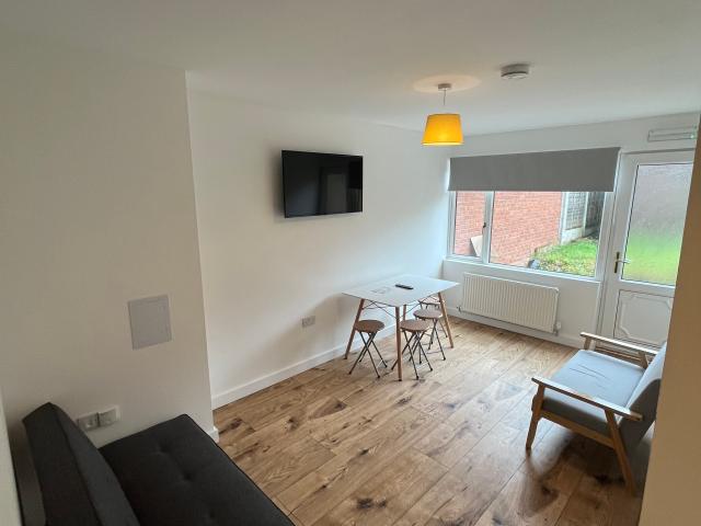 4 bedroom property to let in 16 Hubert Croft £592 pw