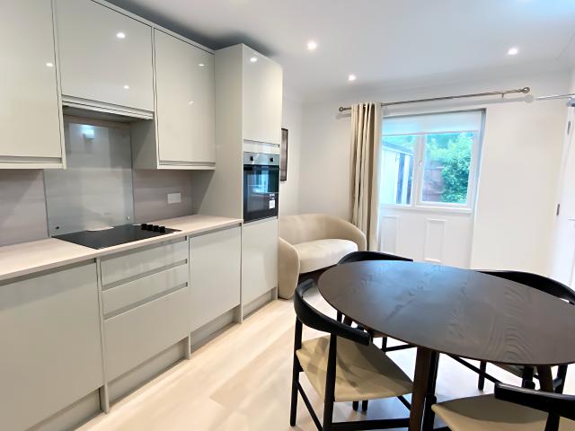 4 bedroom property to let in 10 Metchley Drive £624 pw