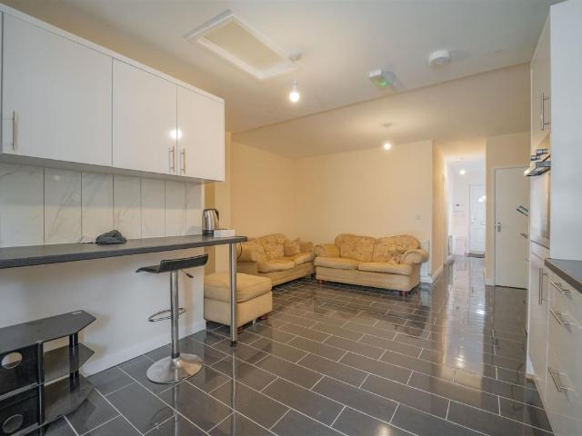 4 bedroom property to let in 279 Reservoir Road £508 pw