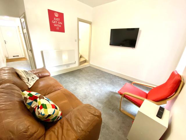 4 bedroom property to let in 28 Gleave Road £420 pw