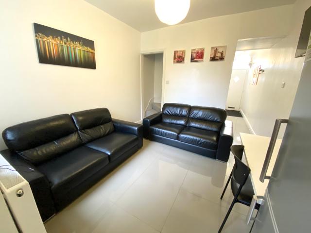 4 bedroom property to let in 23 Winnie Road £392 pw