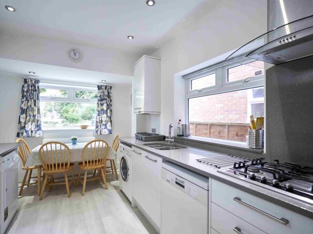 4 bedroom property to let in 49 Rookery Road £512 pw