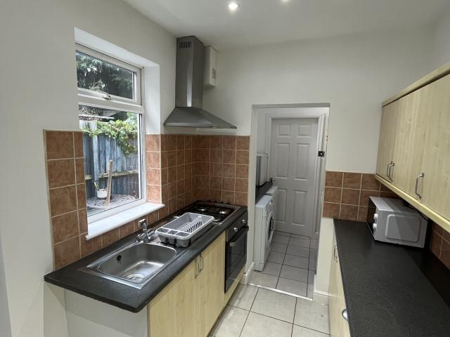 4 bedroom property to let in 519 HARBORNE PARK ROAD £420 pw